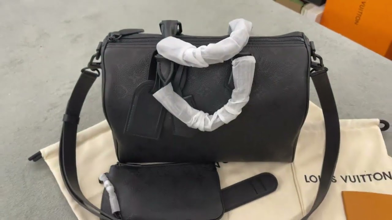 L-ouis Vuitton Speedy P9 Bandouliere 30 Ultra Black