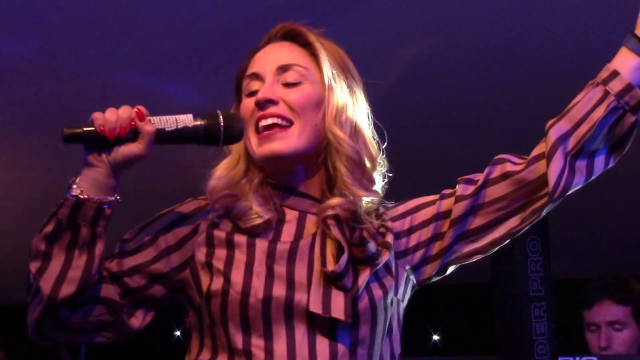 VIVERE ADESSO - ELENA CAMMARONE & ORCHESTRA CASTELLINA PASI