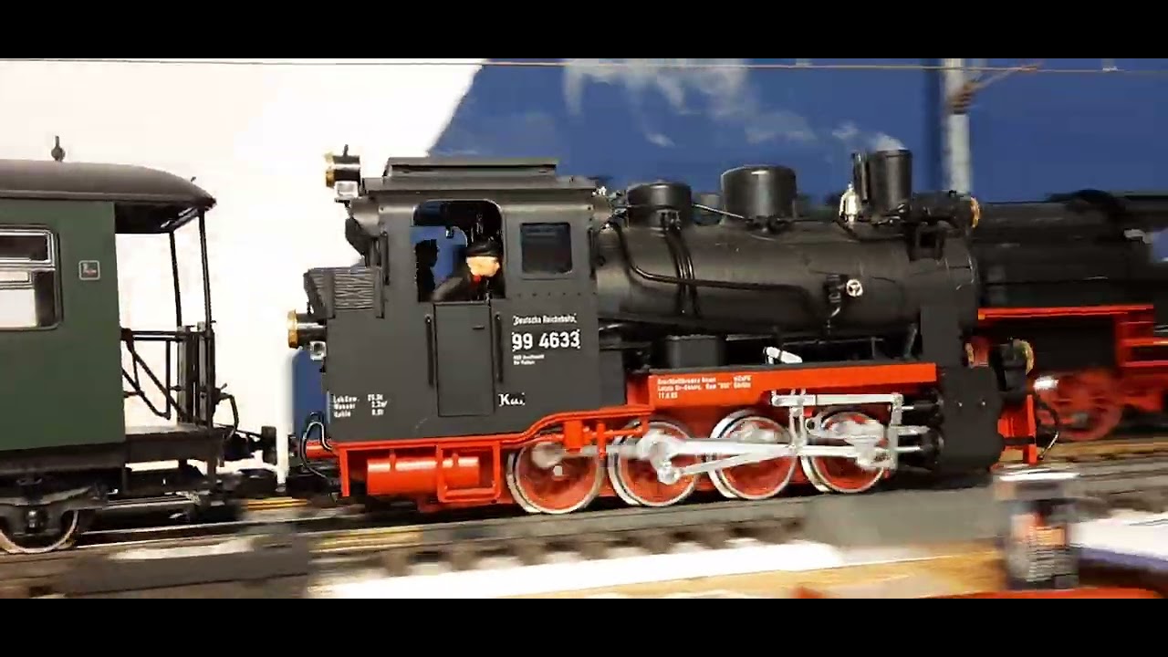 LGB 99 4633 auf Kreisfahrt