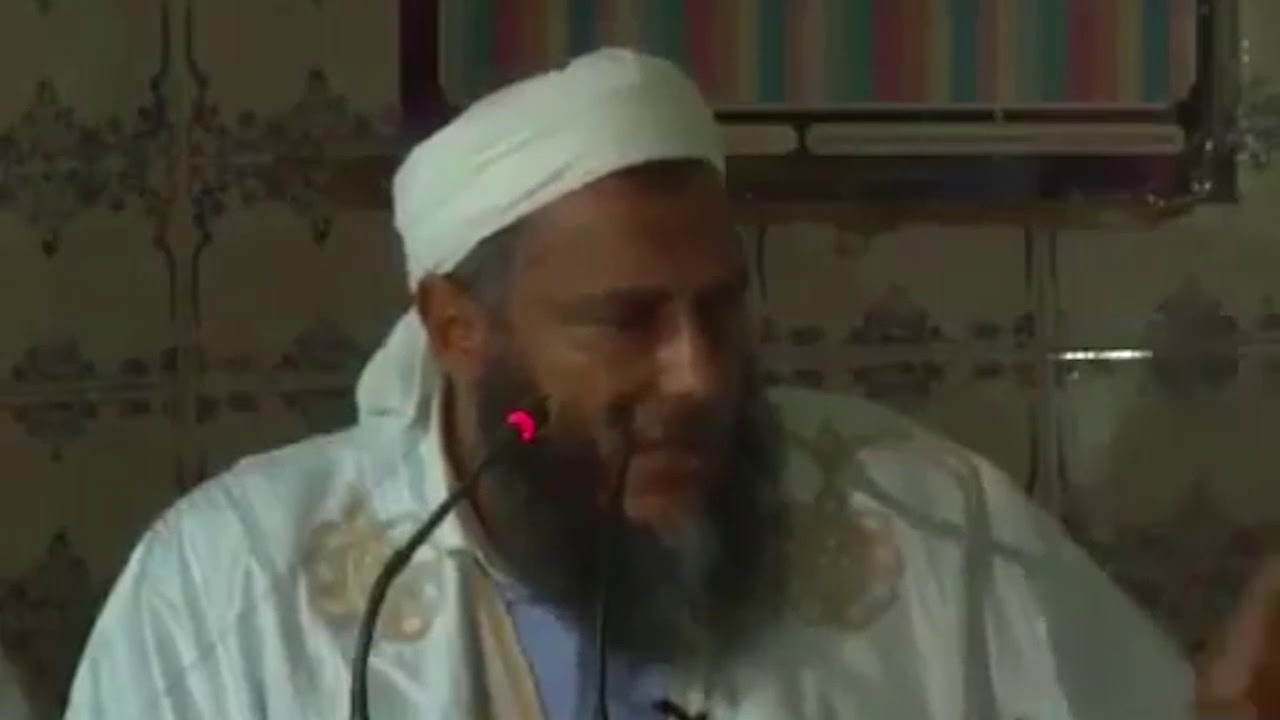 كلام مؤثر مبكي يخلع القلب للشيخ ⁧‫الددو‬⁩ في منزلة القرآن