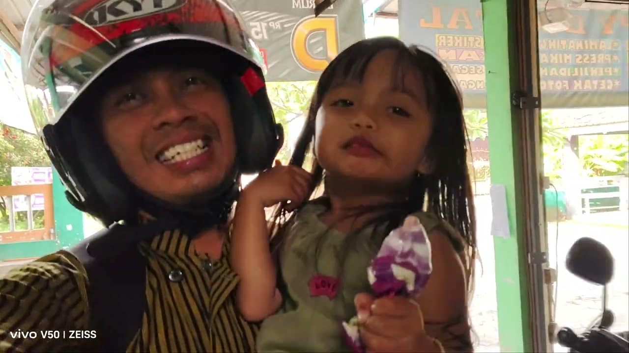 Pulang kerja disambut anak wedok&anak lanang senangnya