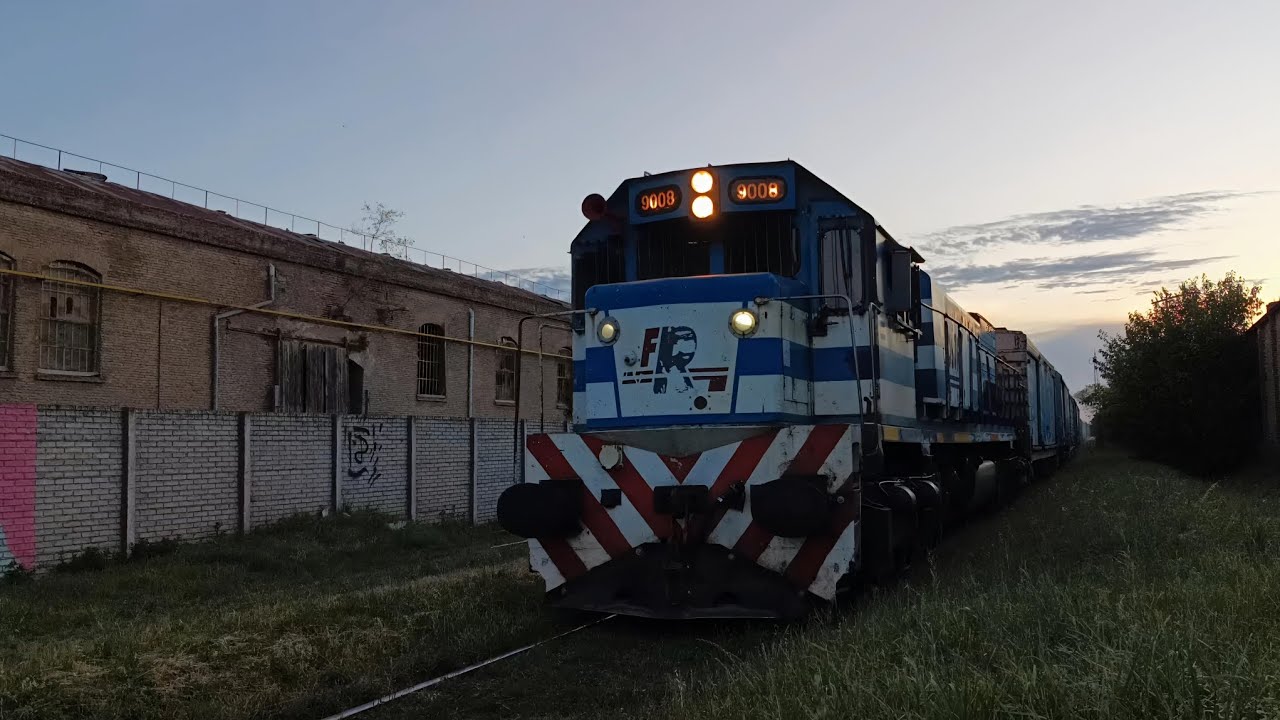 ¡¡ULTIMO TREN DEL AÑO!! tren N°240 cargo de la EMD GT22CW 9008 pasando por Azul 