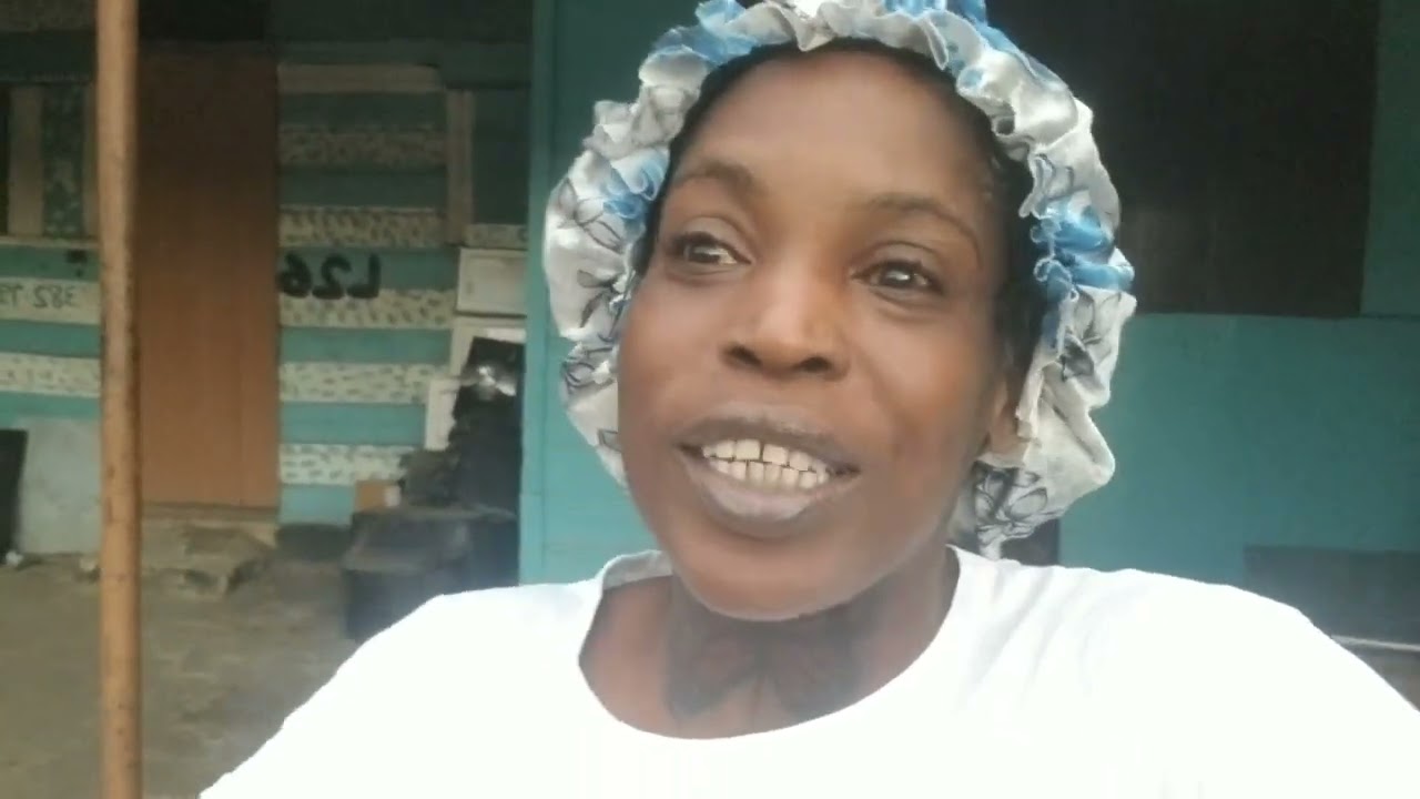 annieyee ❤outside cooking  BBF chicken  and  sweet &sour pork with  Macaroni pie also rice on peas 🤗