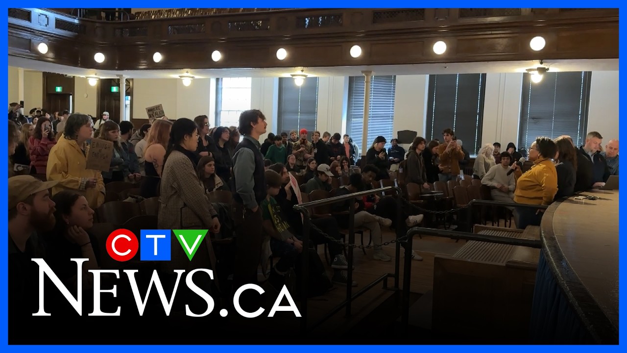 Университет Акадия сокращает штат сотрудников.