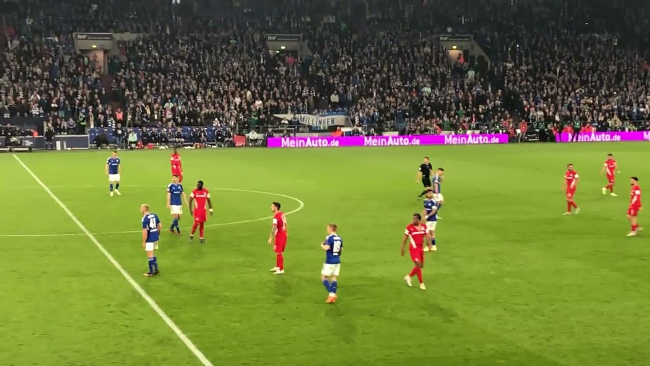 FC SCHALKE 04 : Wechselgesang auf Schalke