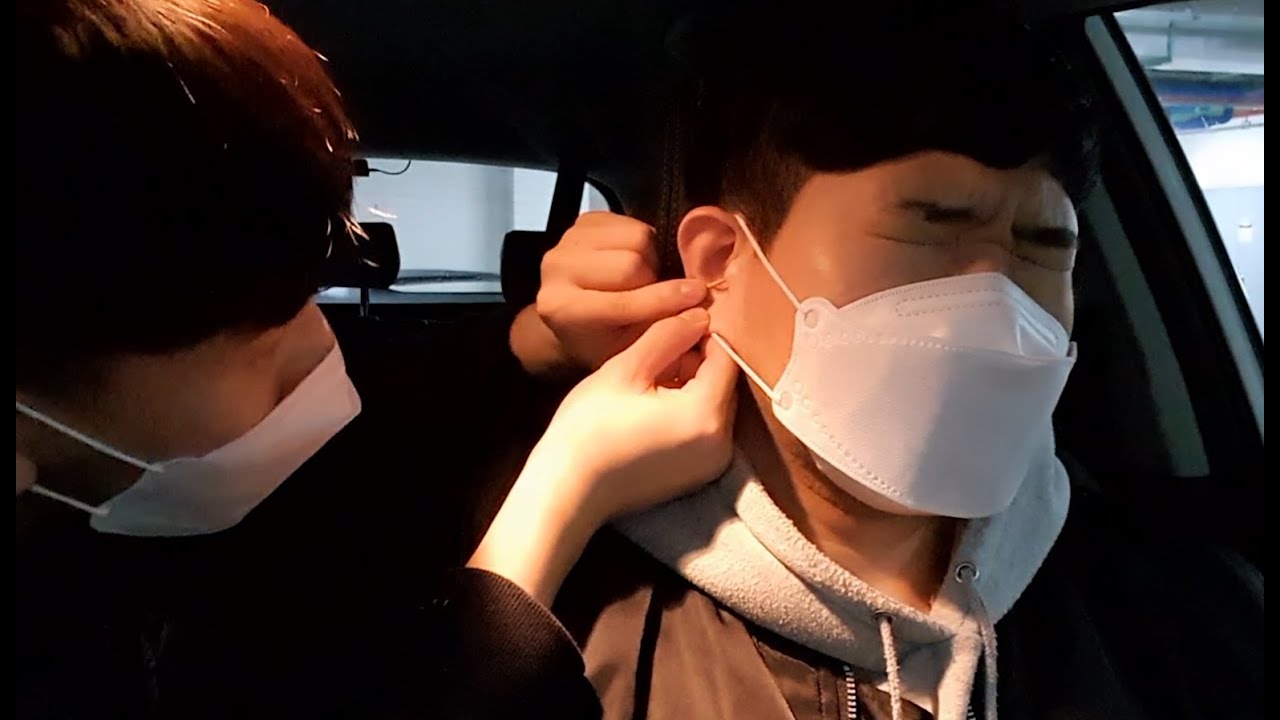 자동차에서 친구 귀청소 해주기. 自動車から友達の耳掃除をしてあげる . clean one's friend's ears, Просьба друзей, Dọn tai cho bạn bè