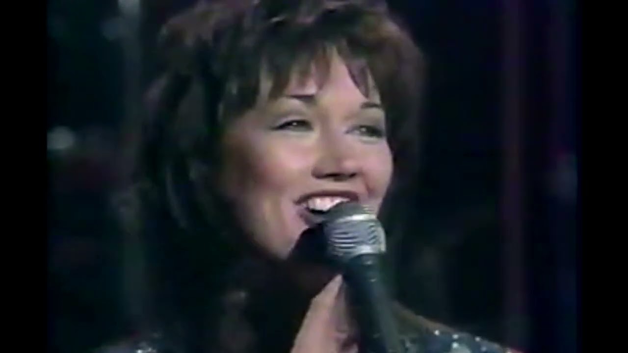 Lari White sings live in 1995 on Music City Tonight (Halloween ‘95) Nashville 90s Country