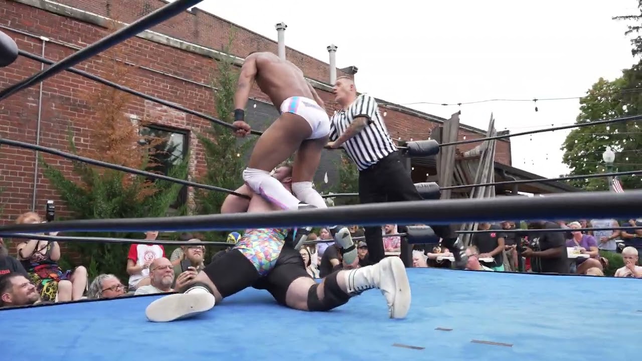 Dalton McKenzie vs. Isaiah Moore