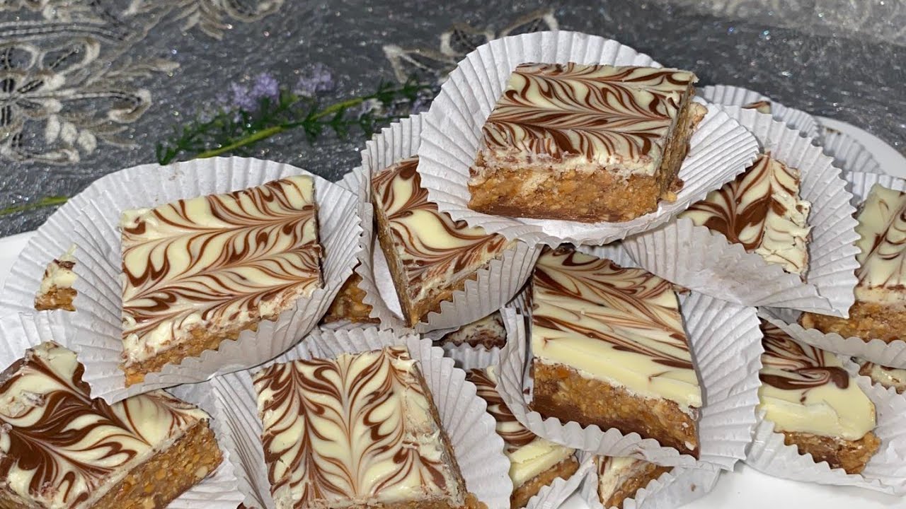 Gateau sans cuisson au cacahuète et biscuit.