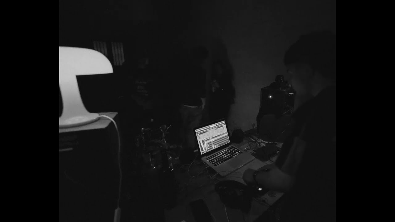 Garage Studio #001 &ndash; Live Hard/Acid Techno Set