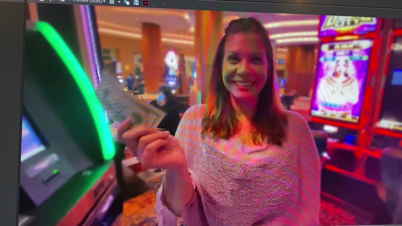 Vegas Pro 19 Tutorial - Make 2D footage look 3D using Mask and Blur FX - Shallow Depth of Field Look