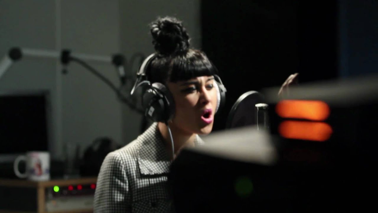 Natalia Kills "Mirrors" - live @ Ö3 Studios, Vienna