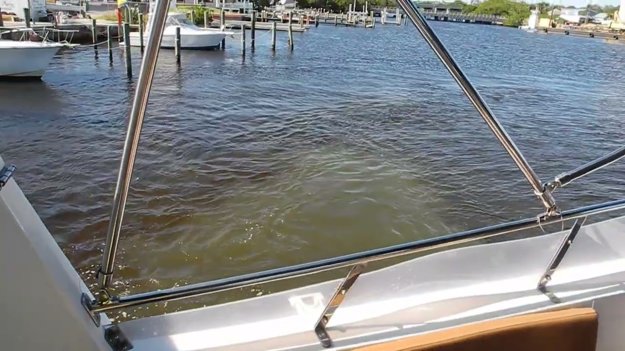 Docking at Crackerboys Boatyard with cross current