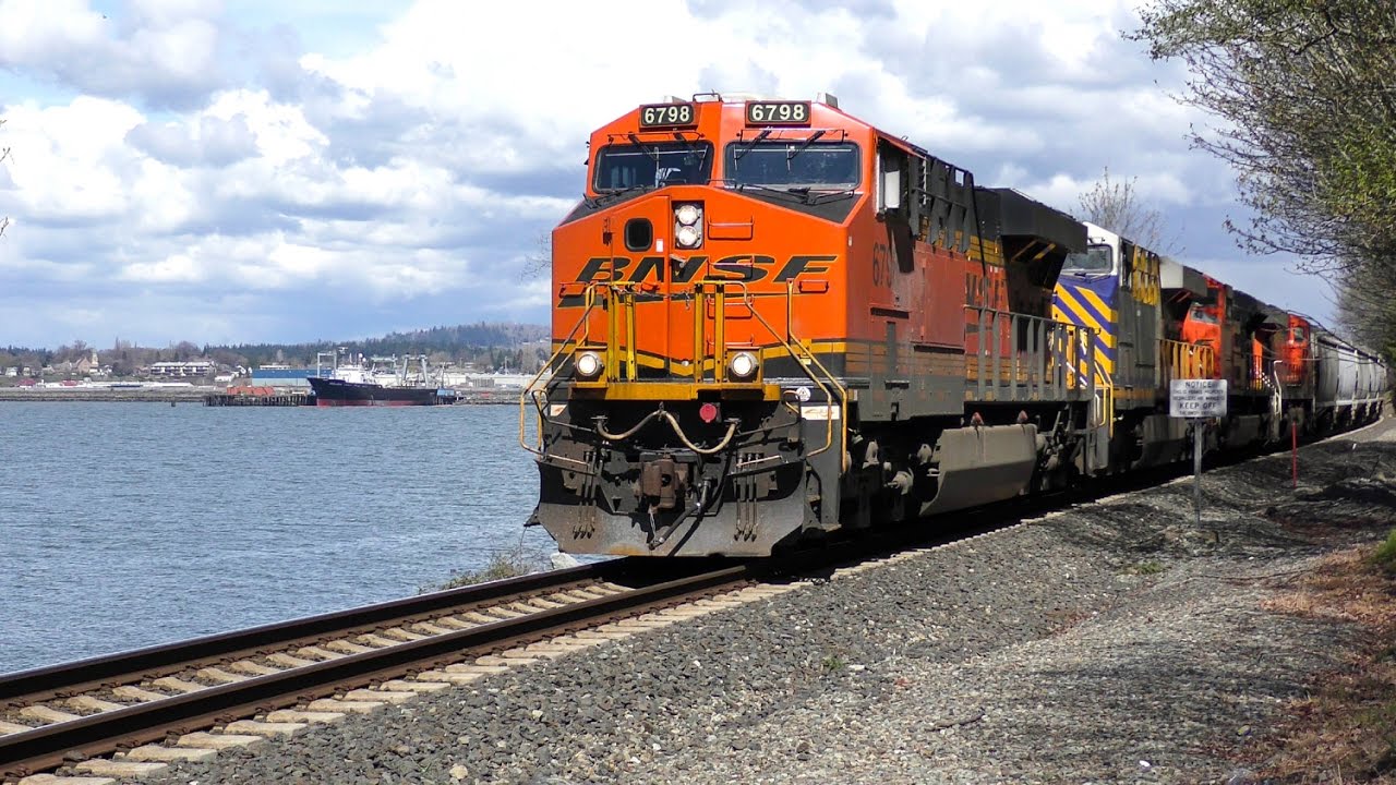 Along the Bellingham, WA Waterfront.  Trains of April 2017 4K