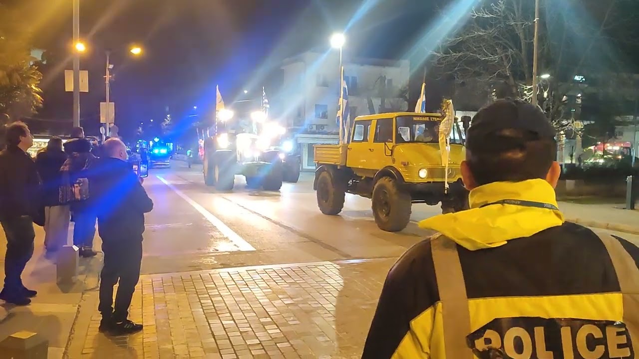 Δυναμικό πέρασμα των αγροτών από το μπλόκο του Ε-65 στο Λόγγο, στο  κέντρο των Τρικάλων