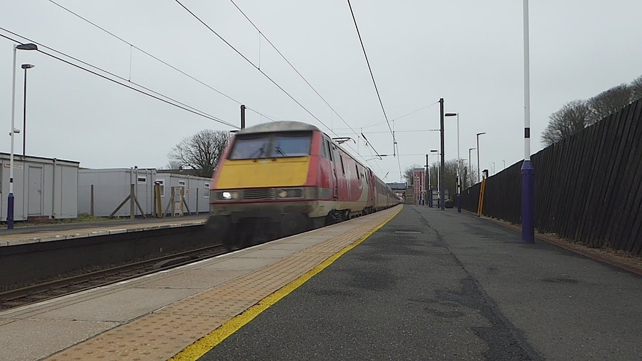 Virgin Trains East Coast 225s & HSTs pass Alnmouth (ECML)