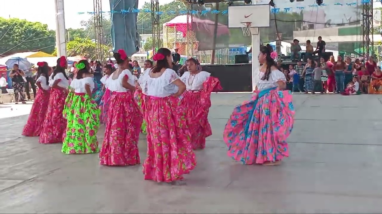 Grupo de danza dela escuela Telebachillerato no.75 rodulfo  figueroa esquinca pomposo castellanos. 