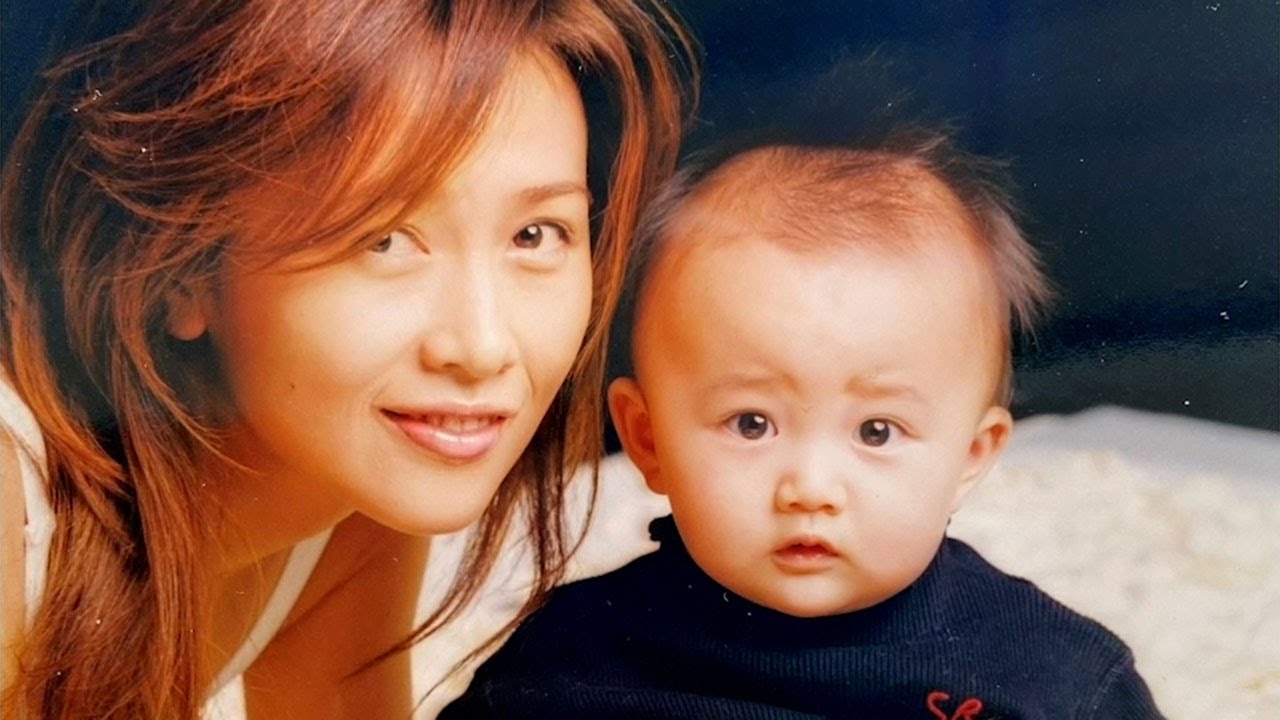 Cocomi、母・工藤静香を語る 幼少期の秘蔵写真を公開【Dior】