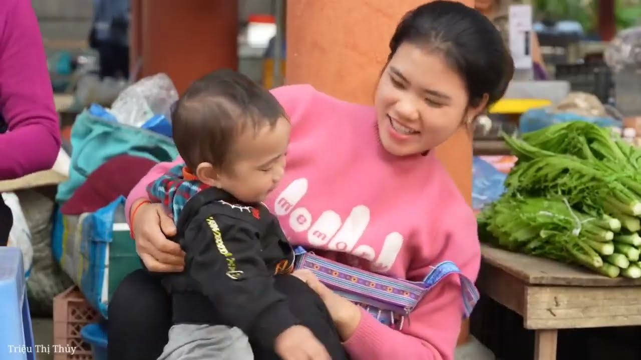 CEO Hung Is Back Home &ndash; A Day Harvesting Taro with My Husband and Son| Trieu Thi Thuy