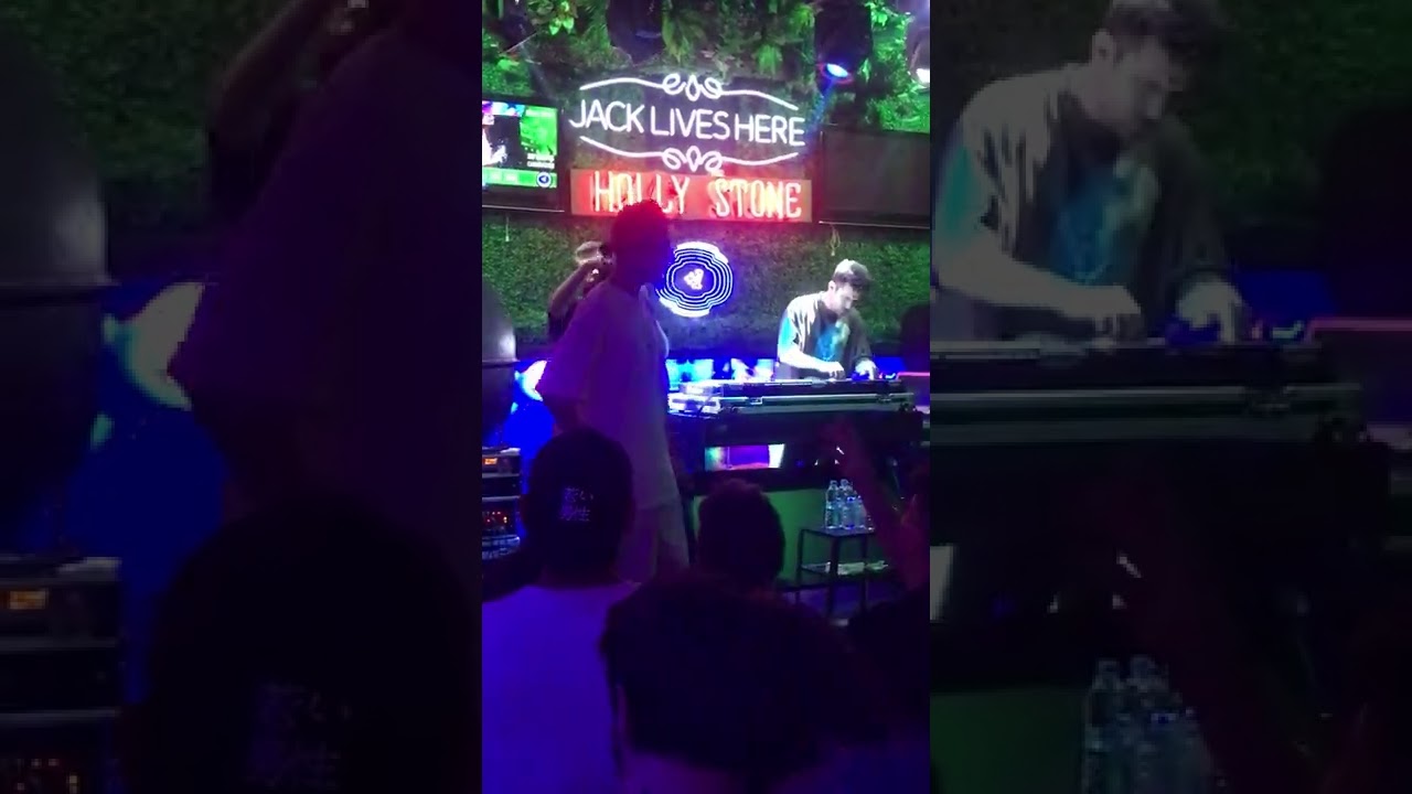 Contra- Holly Stone Konser