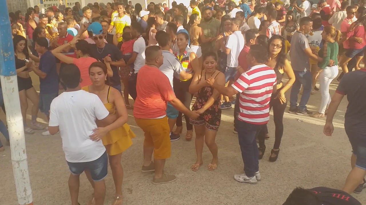 EL TRADICIONAL SALÓN CRUCITA DISCO MOVIL