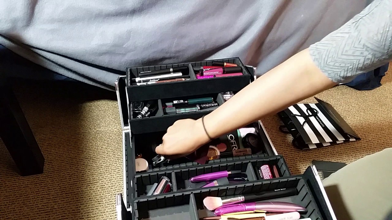 Arranging make up (asmr) (no talking)