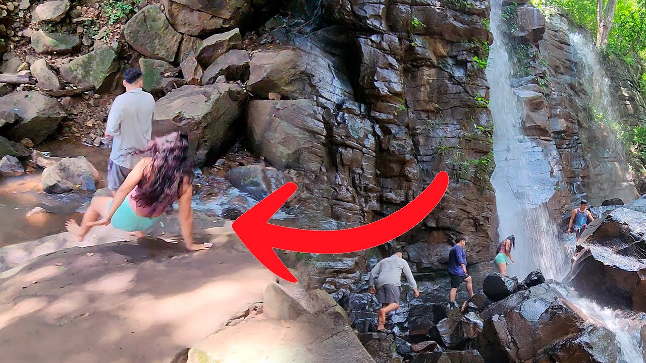 Pobre Bety que Caída se Pegó 😧 Bañándonos en la Cascada