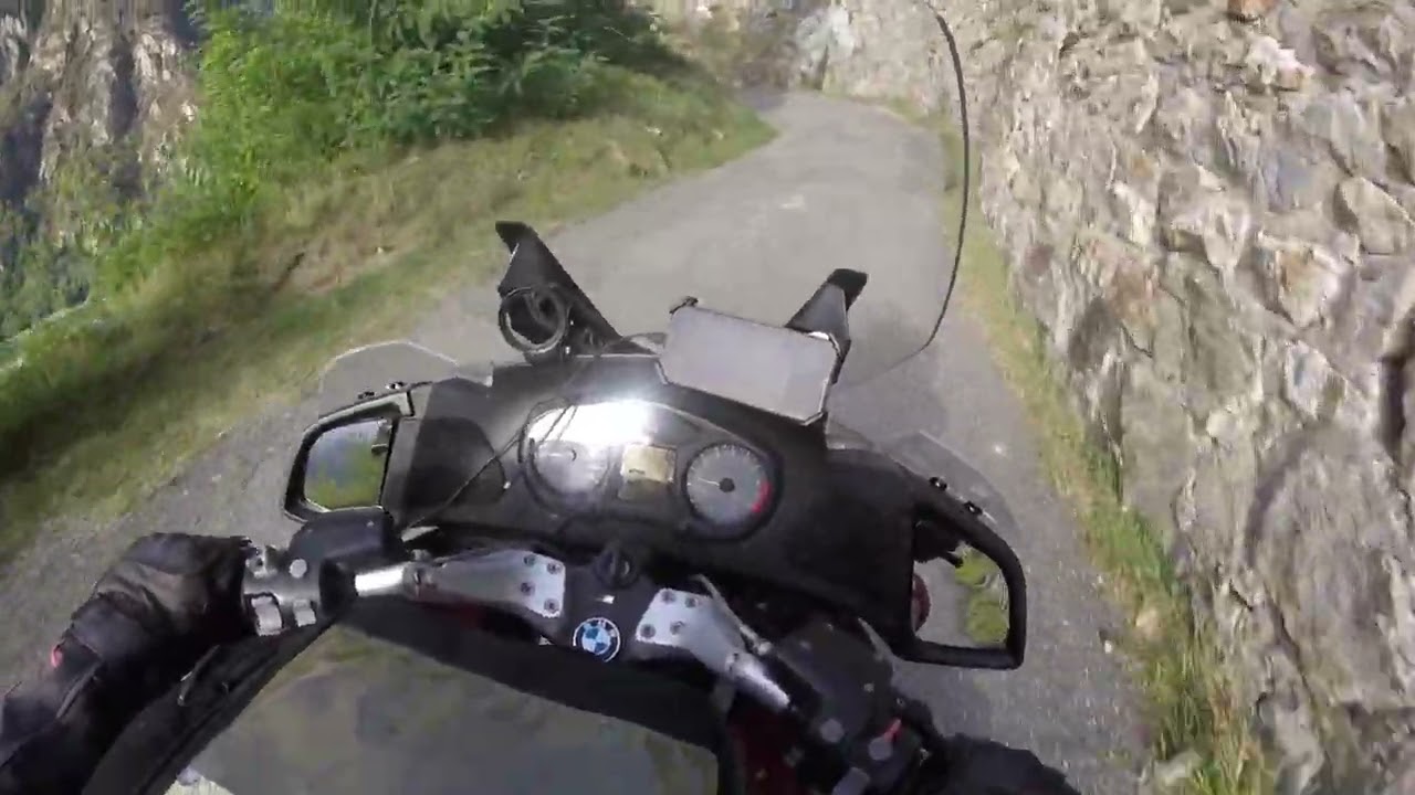 Descente à moto des Lacets de Montvernier