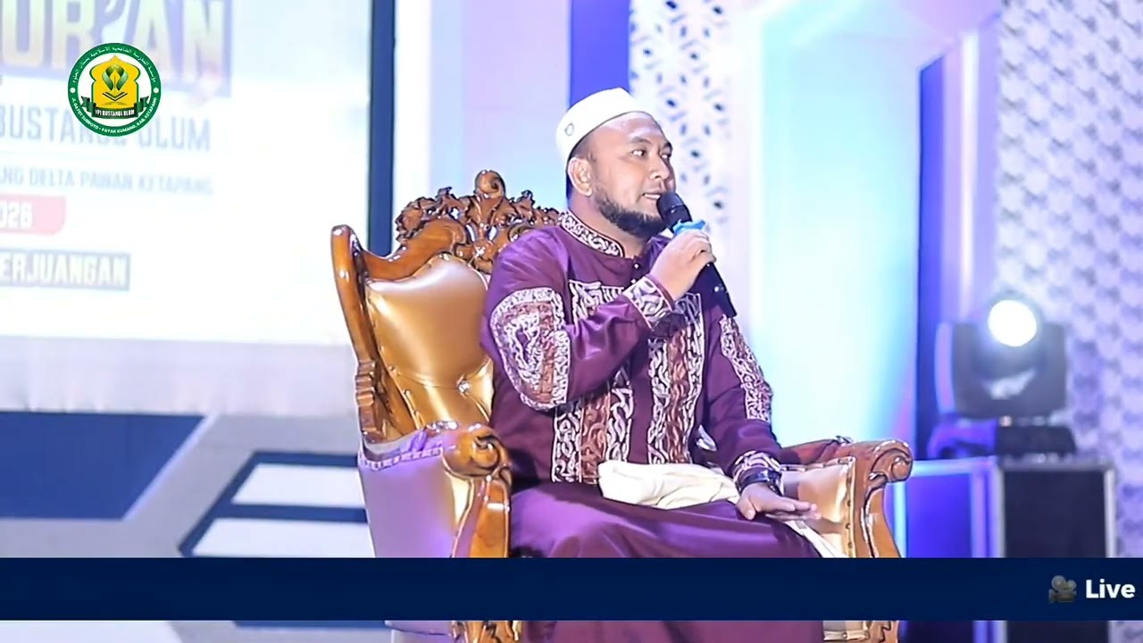 KH. AHMAD SOFIYULLAH MACHTUM dalam rangka HAFLAH KHOTMIL QUR'AN YPI BUSTANUL ULUM KALBAR