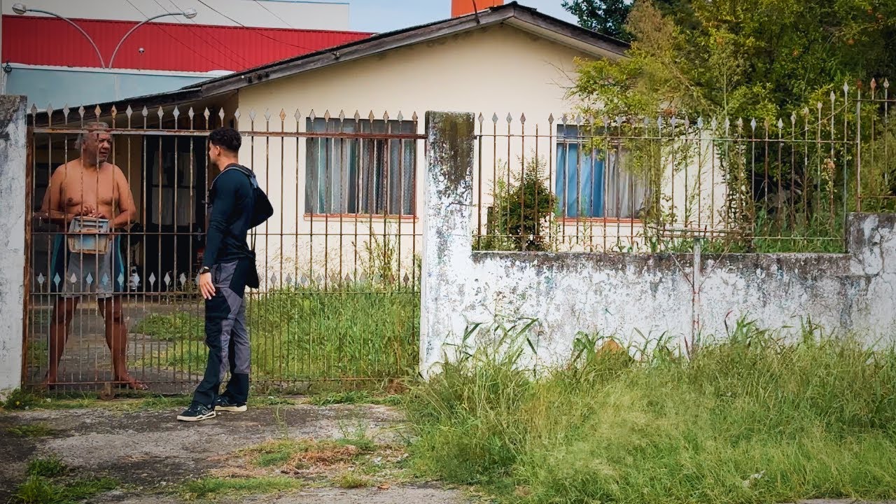 ELE precisava que alguém cuidasse desse JARDIM