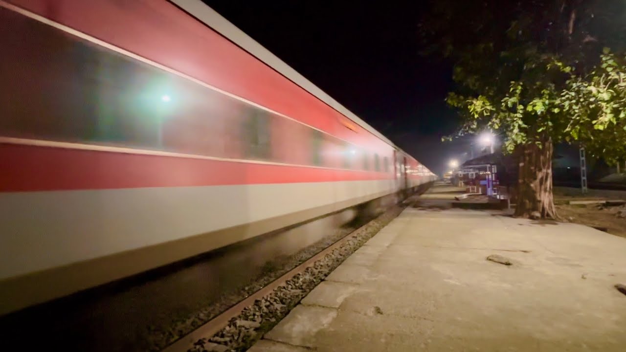 High Speed night Trains at Pahleja🔥 Neelachal+ Shabd Bhedi+ Push-Pull Kumbh Special!