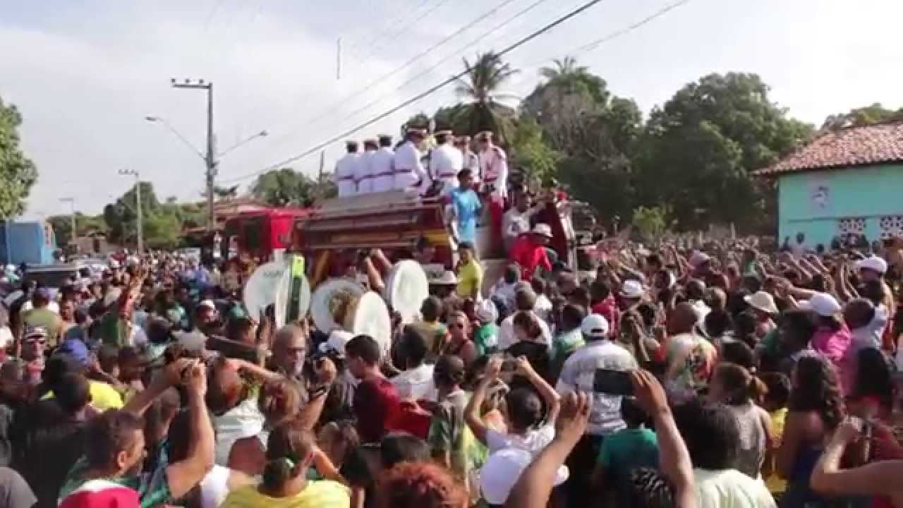 Comoção no enterro do Mestre Humberto do Maracanã