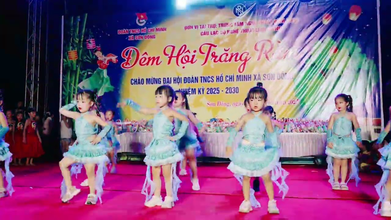 Nhảy In Your Mine#nhaytreem #mua #dance #mau #phuongchi #maunhi #múa 
