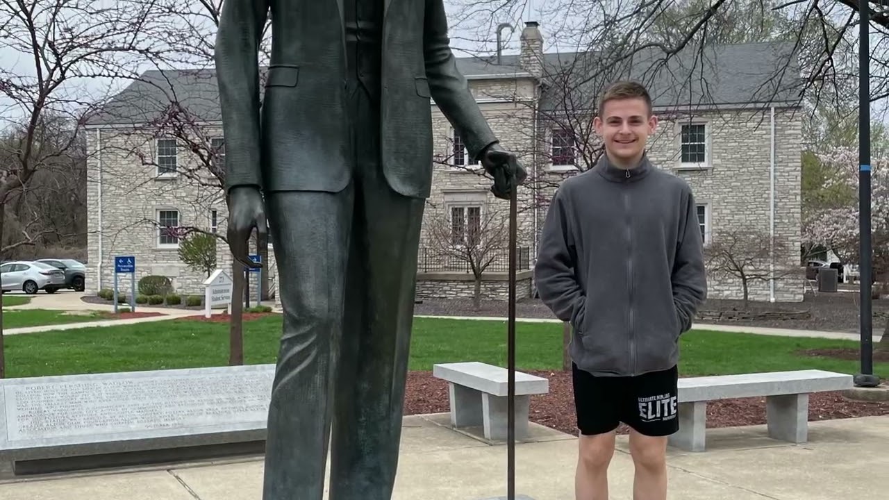 Visiting Statue of Robert Wadlow