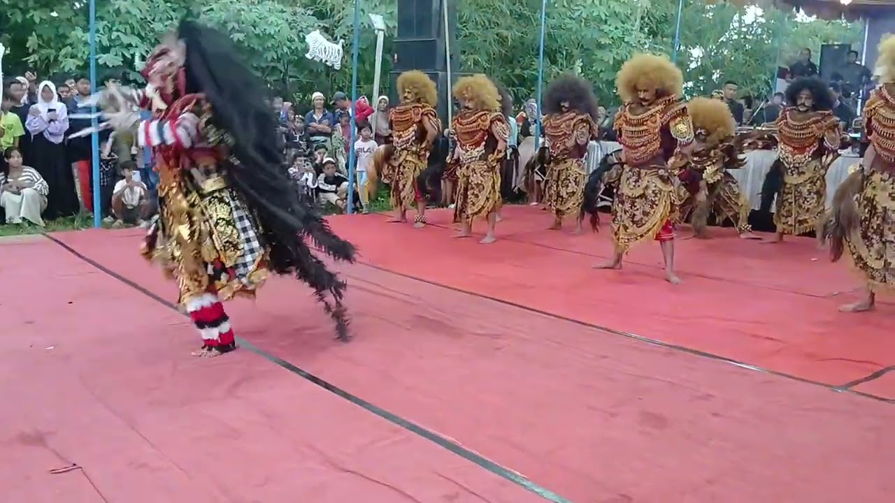Mukanya kok sama semua yaaaa.....