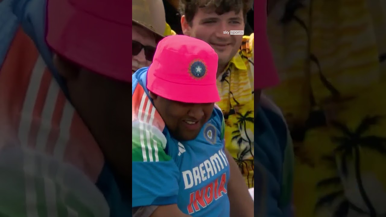 India fans enjoying themselves in Manchester! 🕺🤣