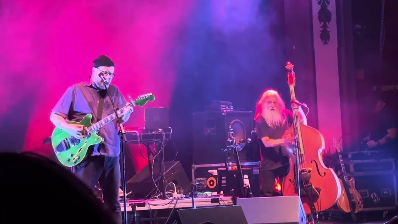 Is Chicago is not Chicago - Soul Coughing (live at Newport Music Hall) 