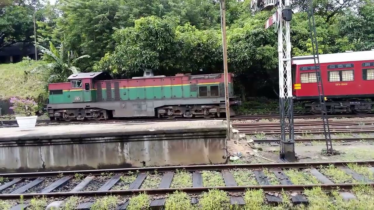 Kandy ICE getting prepared for evening turn to Colombo (කොළඹ යාමට සූදානම් කරන Kandy ICE)