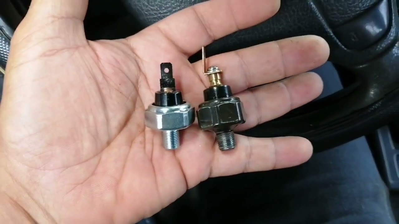 Luz de presión de aceite destella, parpadea o queda fija en mínimo, ¿es dañino para el motor?