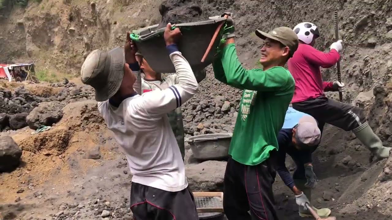 Mining black sand the best quality