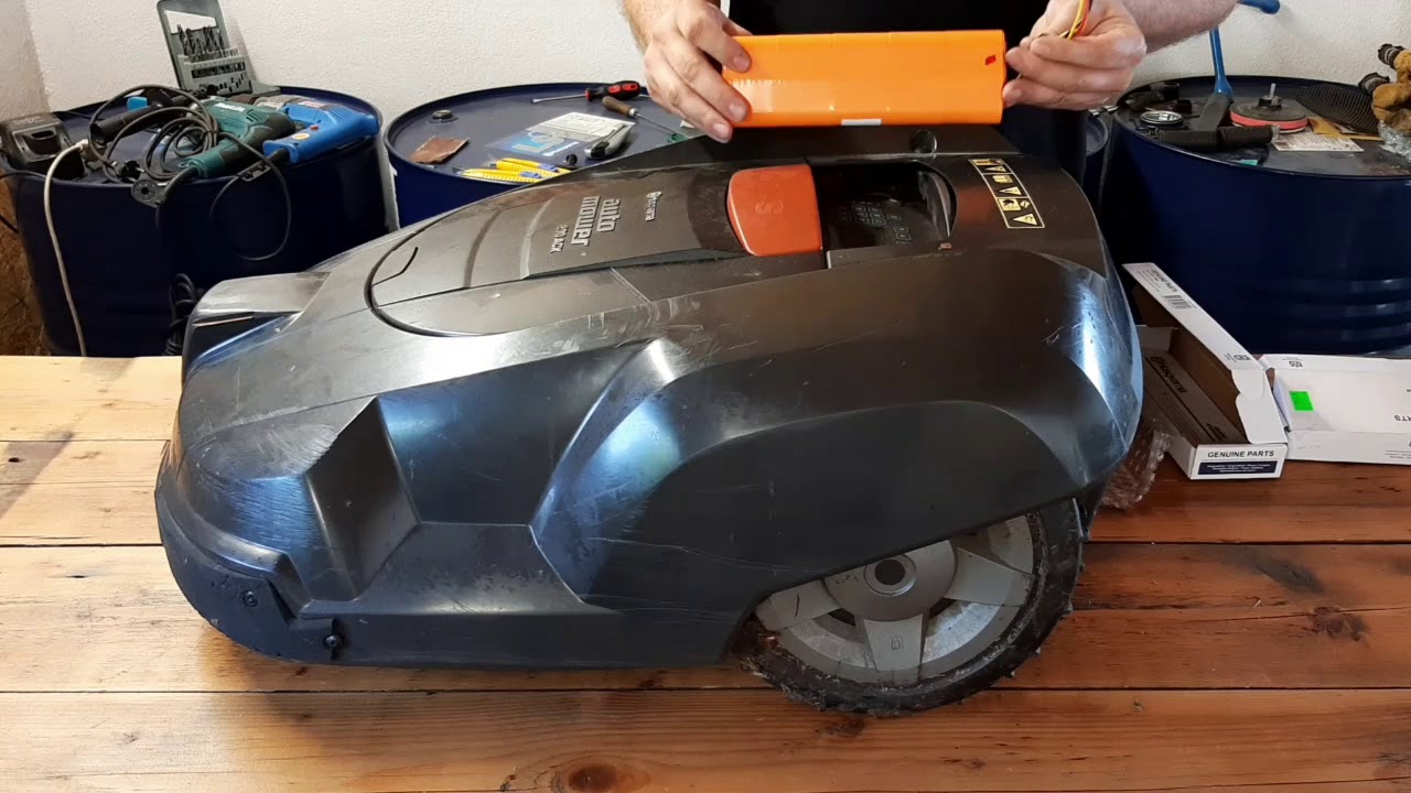 Robotická sekačka na trávu Husqvarna Automower 230 ACX