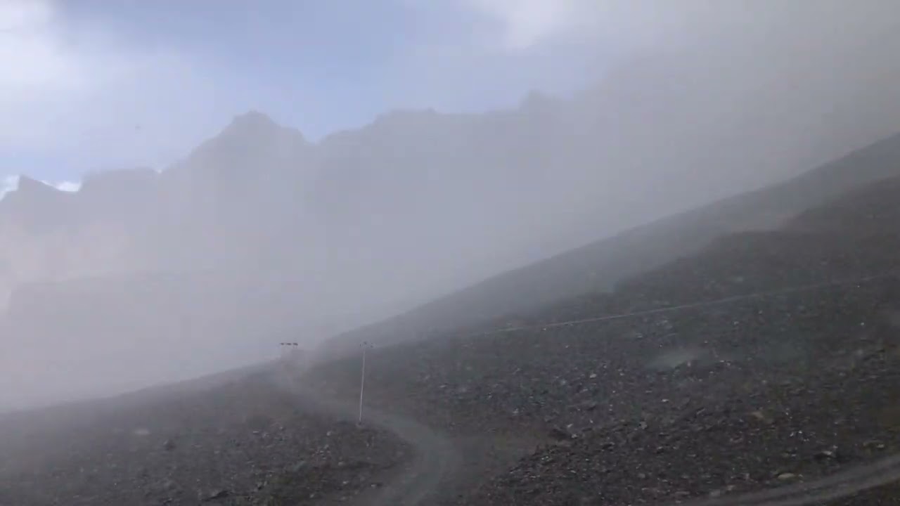 Snowfall at Singe la, on way to lingshet
