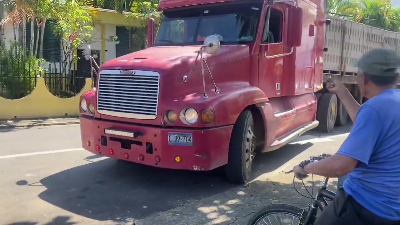 Es duro ser trailero aquí en El Salvador