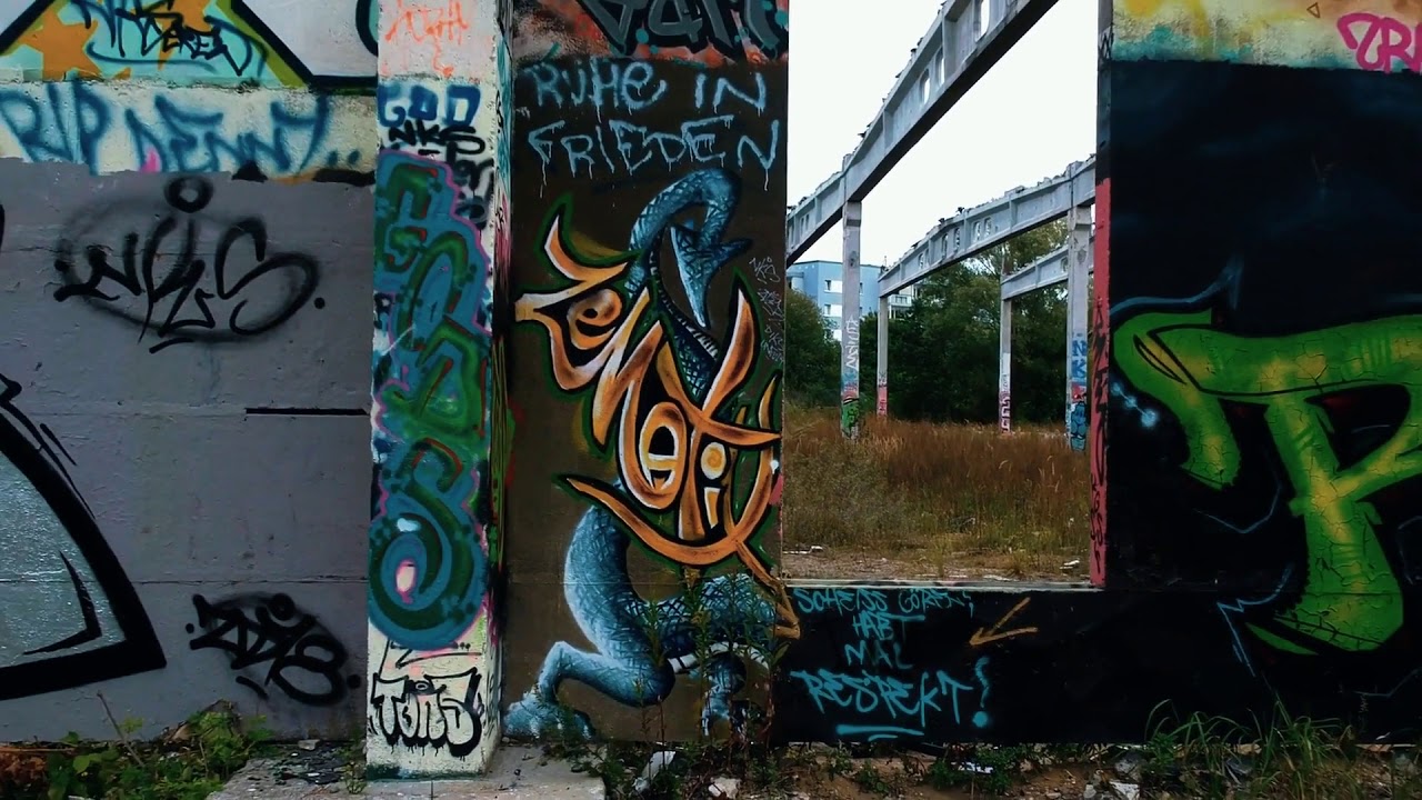 Ruine der ehemaligen IFA Halle in Rostock/Schmarl