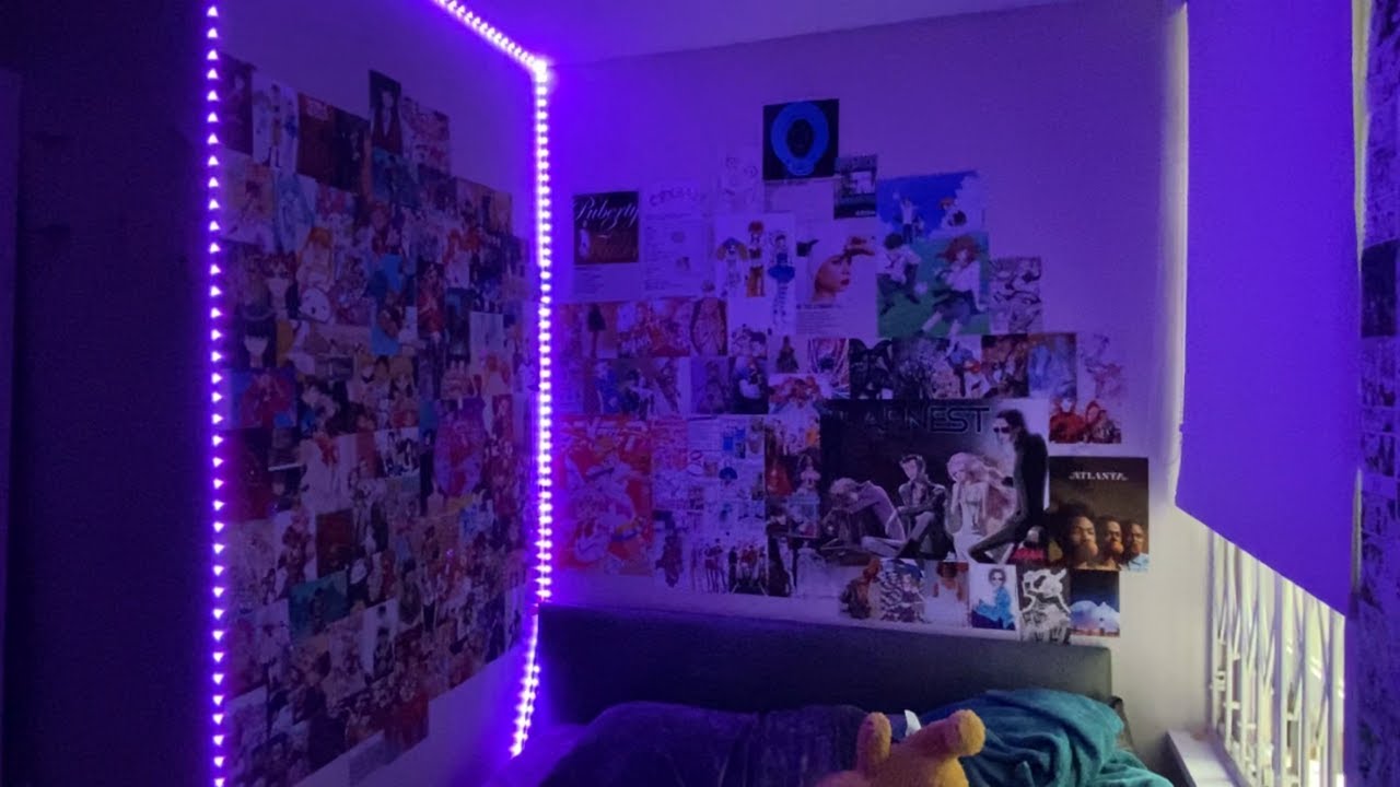 ASMR Scratching and tapping around my friends anime room! + camera scratching! 😴👾