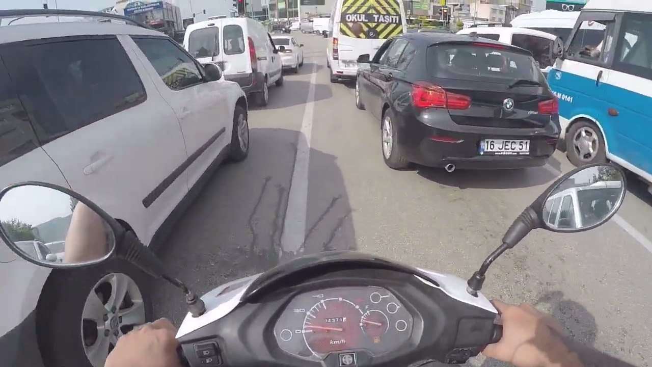 Gitarlı Motorcu Bursa'da turluyor , minibüsçü ve yola atlayanlar ile iyi bir gün geçiriyorum