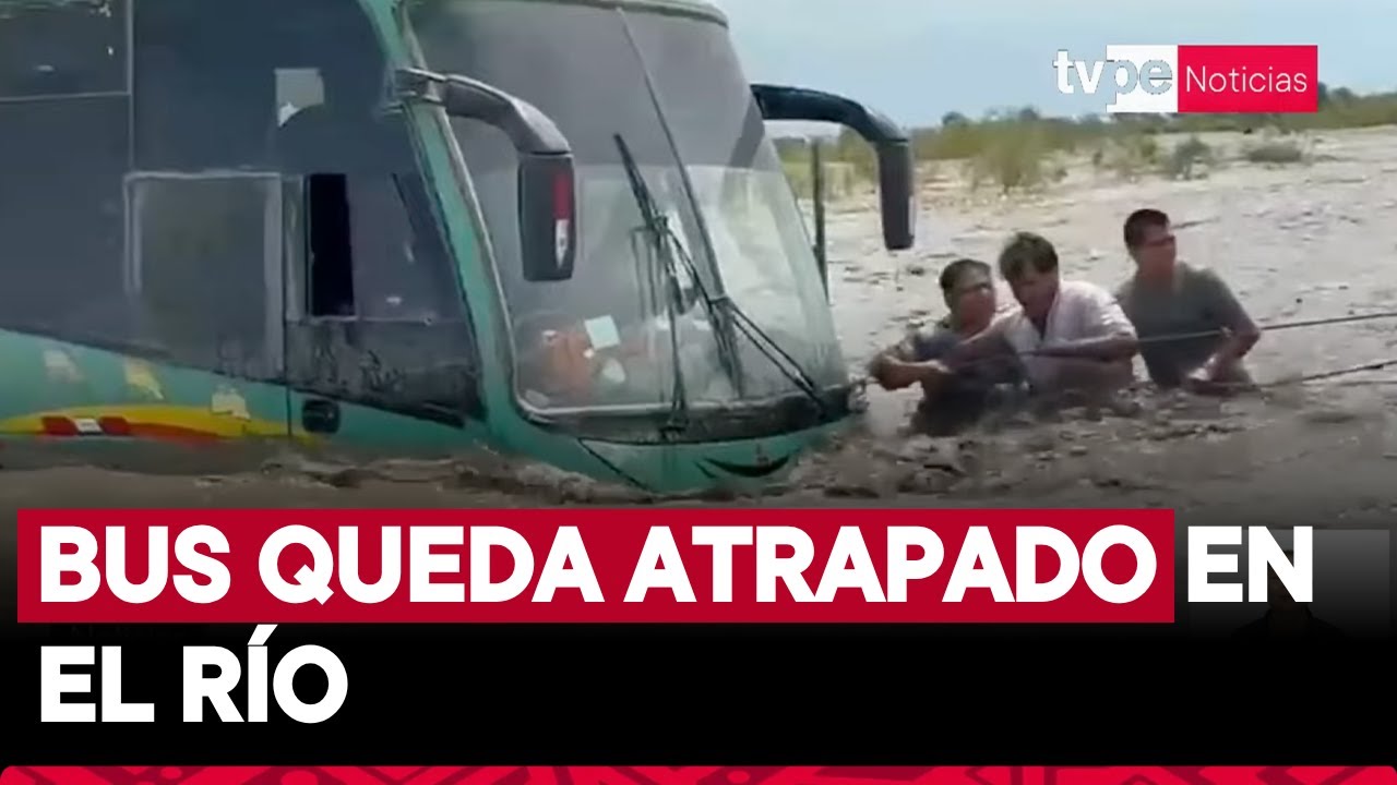 La Libertad: bus queda atrapado en el río Chicama y es rescatado sin heridos