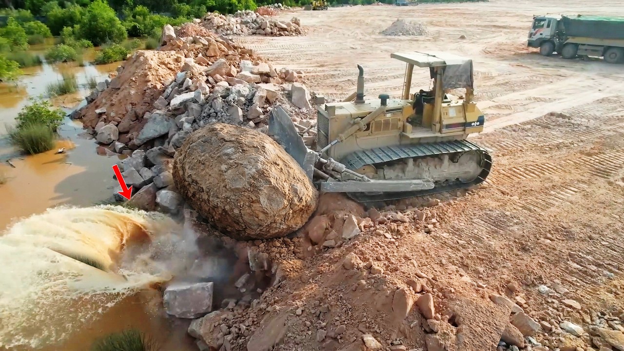 The Best Action, Land Filling Huge Project Process Heavy Duty Operator Dozer Move Rock Into Water