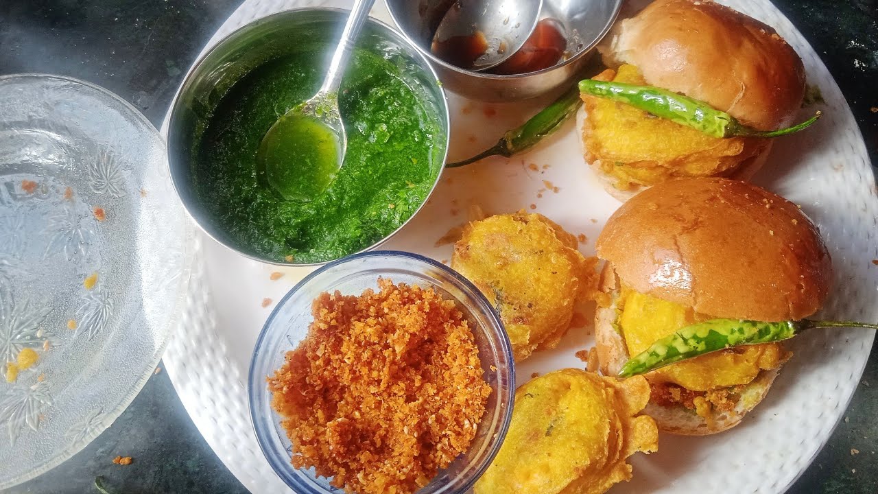 #recipe#delhi ka famous vada pav kise pasand hai 