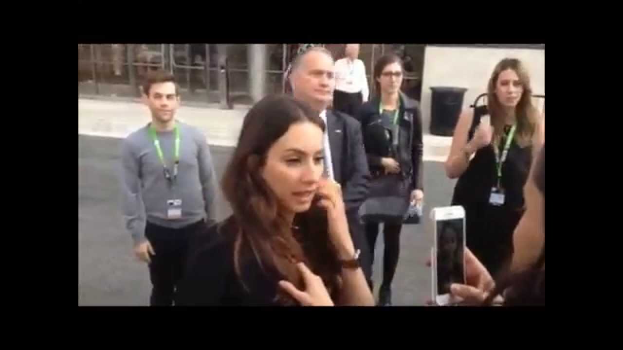 Pretty Little Liars Cast Outside NYCC 2015